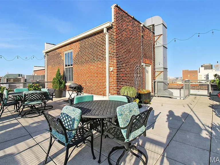 1627 Locust St #202 — Photo 47