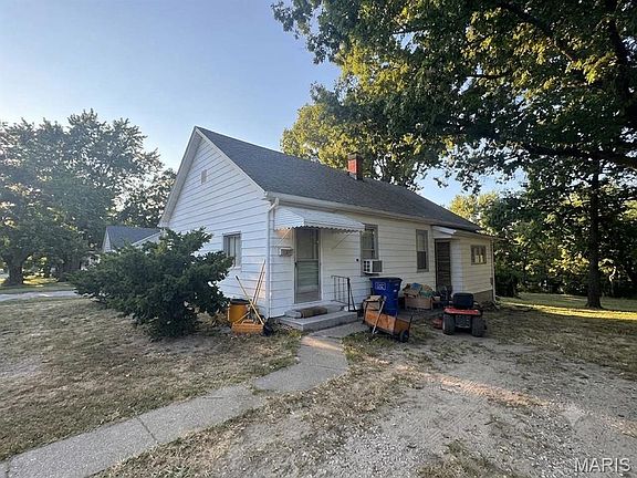 3rd image of 325 W Mechanic St