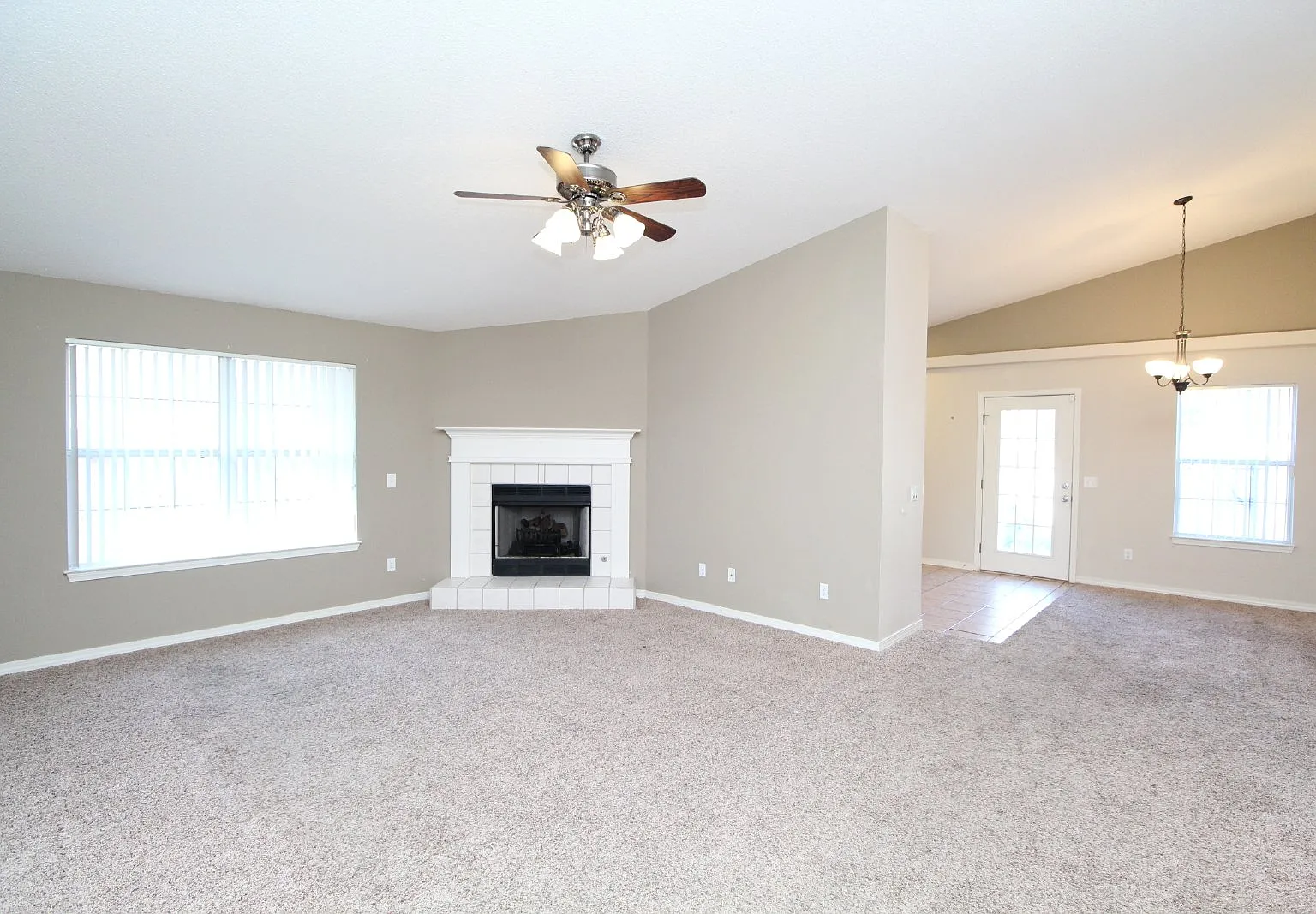3 bed, 2.0 bath, 1735 sqft, $1,800 — Photo 4