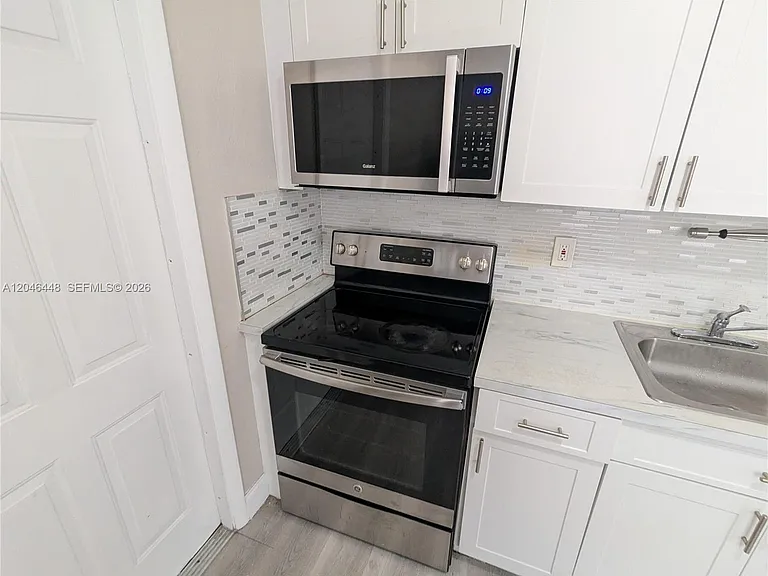 2300 Douglas St #1 — Photo 7