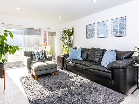 3rd image of 12701 NE 9th Pl APT D201