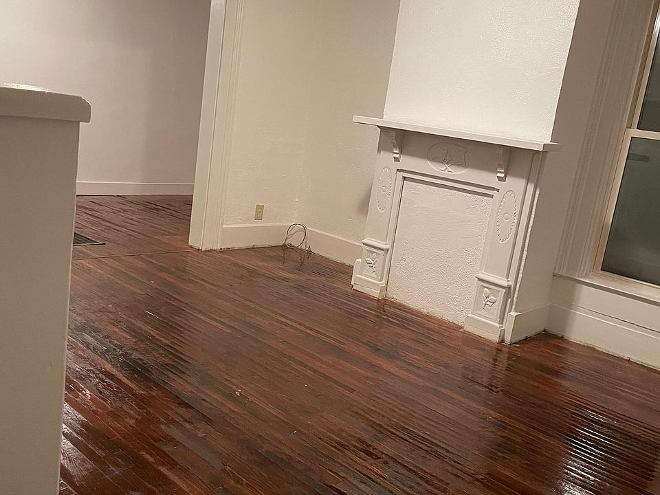 Living / Dining Area - Unit 810