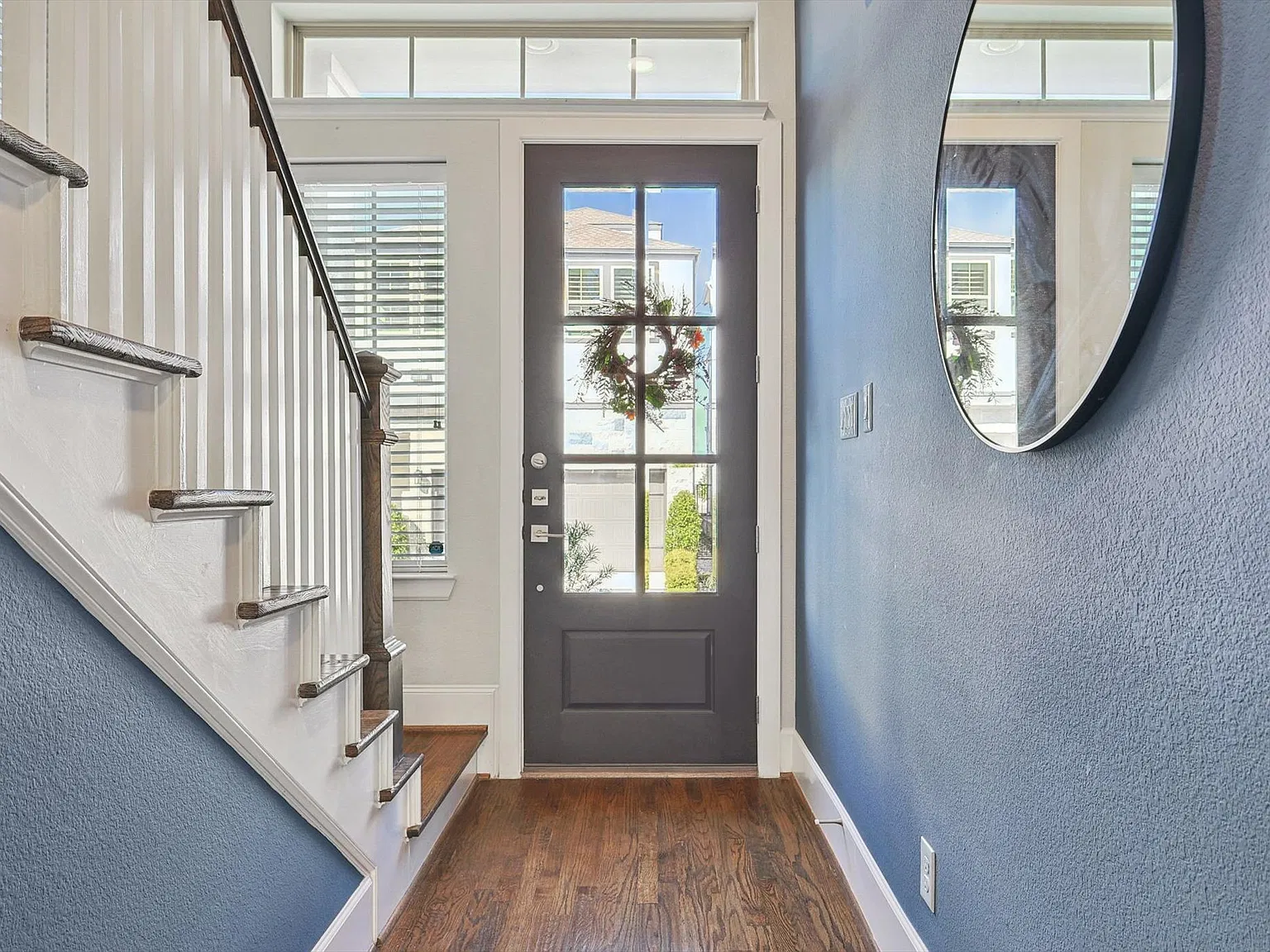 3 bed, 3.5 bath, 2000 sqft, $3,700 — Photo 3