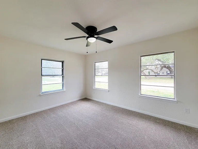 301 Cypress St — Photo 24