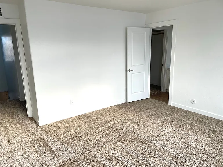 5500 Cherry Ln — Photo 13