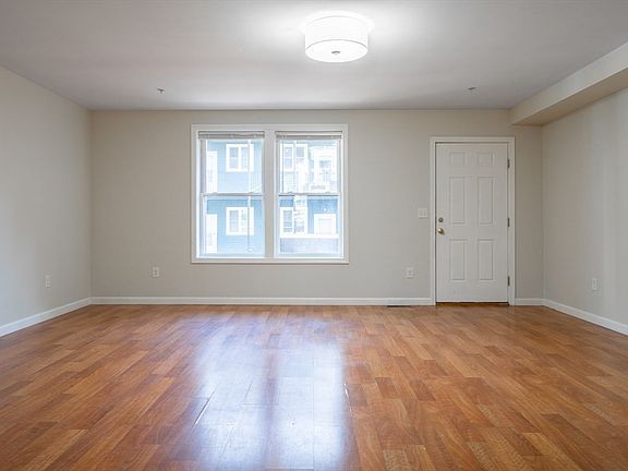 3rd image of 37 Chelsea St APT 2