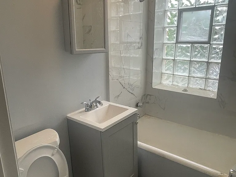 7327 N Honore St #2B — Photo 8