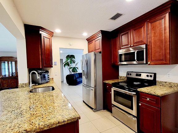 3rd image of 1312 SW 18th Court