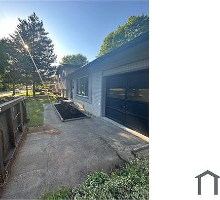 2nd image of 2930 Marshall St