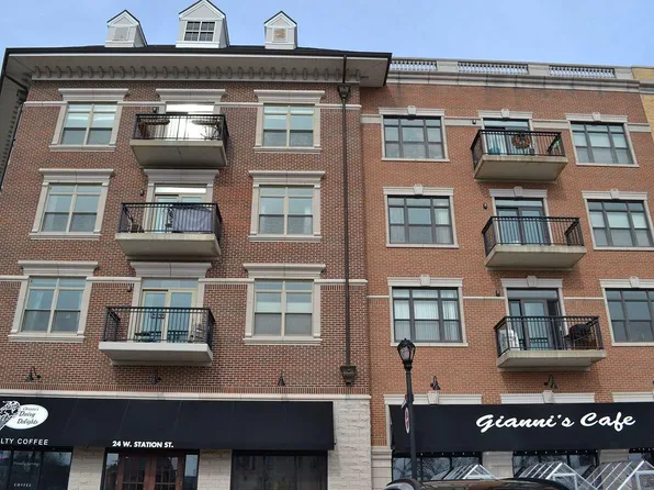 24 W Station St Unit 411, Palatine, IL 60067