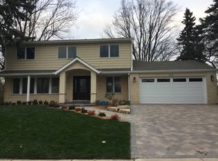 3020 Lilac Ln, Northbrook, IL 60062