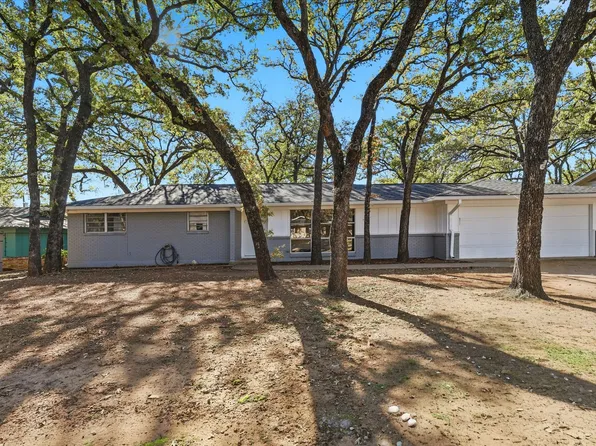 649 Ponderosa Dr, Hurst, TX 76053