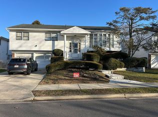 726 University St, Valley Stream, NY 11581