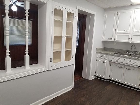 4th image of 3134 Henderson Cir W