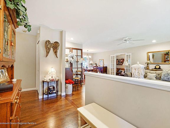 5th image of 36 Larch Dr