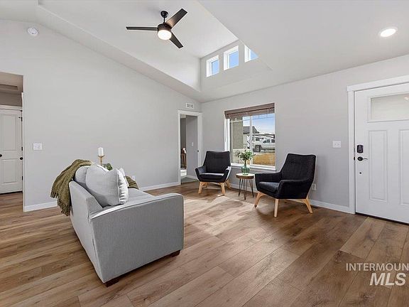 4th image of 304 New Haven St