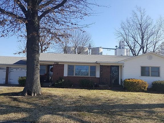 3rd image of 720 S Park Dr
