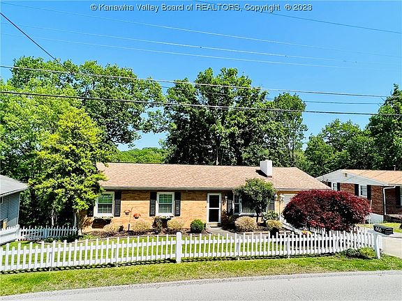 3rd image of 668 Gordon Dr
