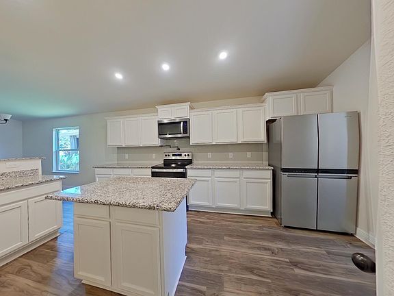 4th image of 5137 Peach Dr
