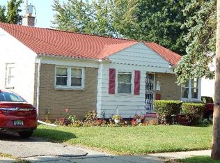 1913 Castle Ln, Flint, MI 48504