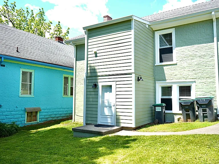 406 Hedge St — Photo 1