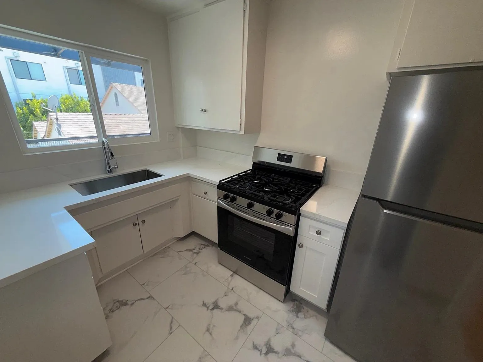 1514 S Orange Grove Ave — Photo 4