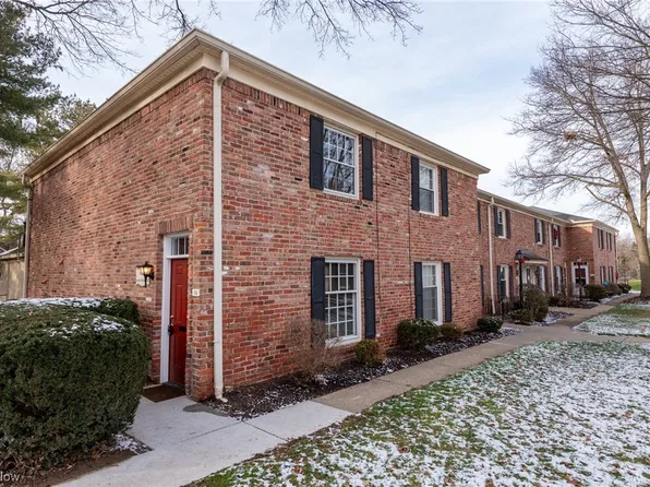 72 Nottoway Ct, Akron, OH 44313