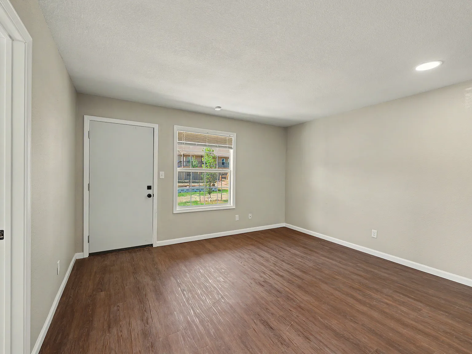 2 bed, 550 sqft, $925 — Photo 3