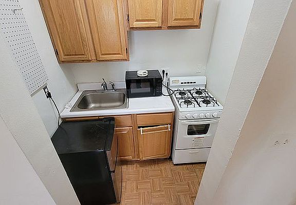 5th image of 395 Washington Ave APT 5