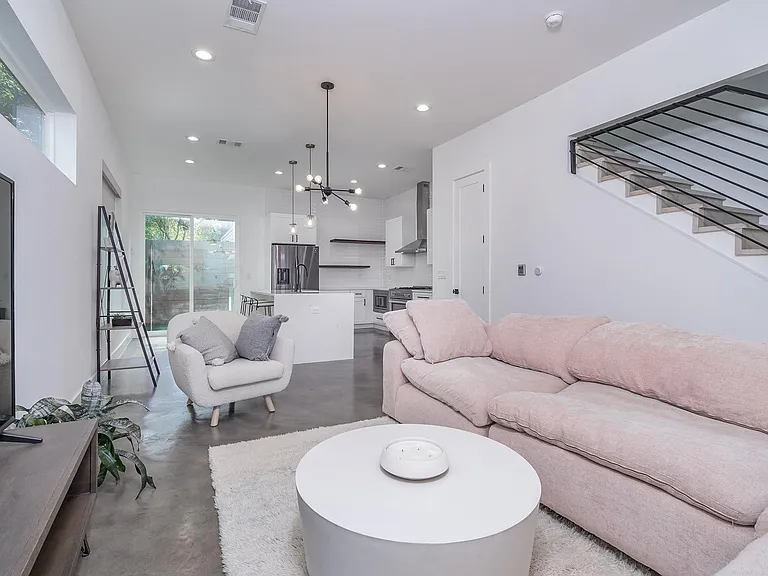 1419 Montopolis Dr #1 — Photo 6