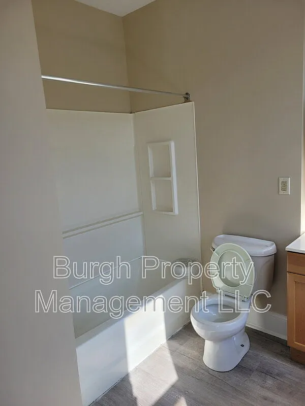 2 bed, 1.0 bath, $995 — Photo 3