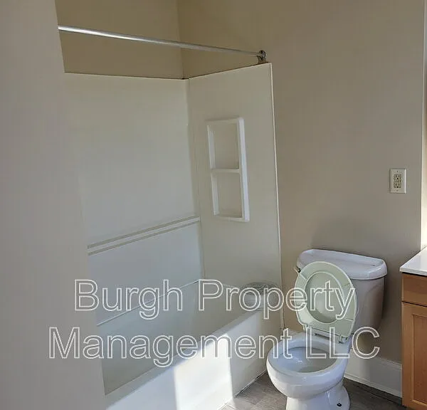 1009 Penn Ave #32 — Photo 3