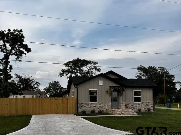 207 Oaklawn Dr, Henderson, TX 75652