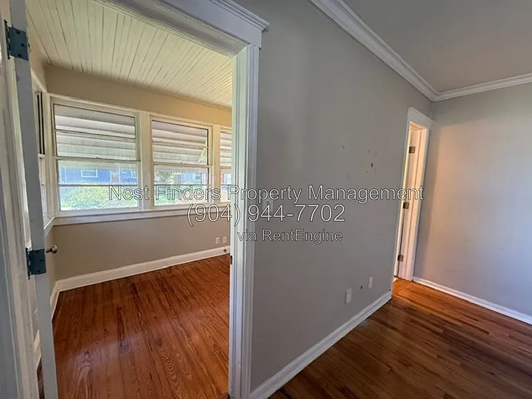 1309 Macarthur St — Photo 5