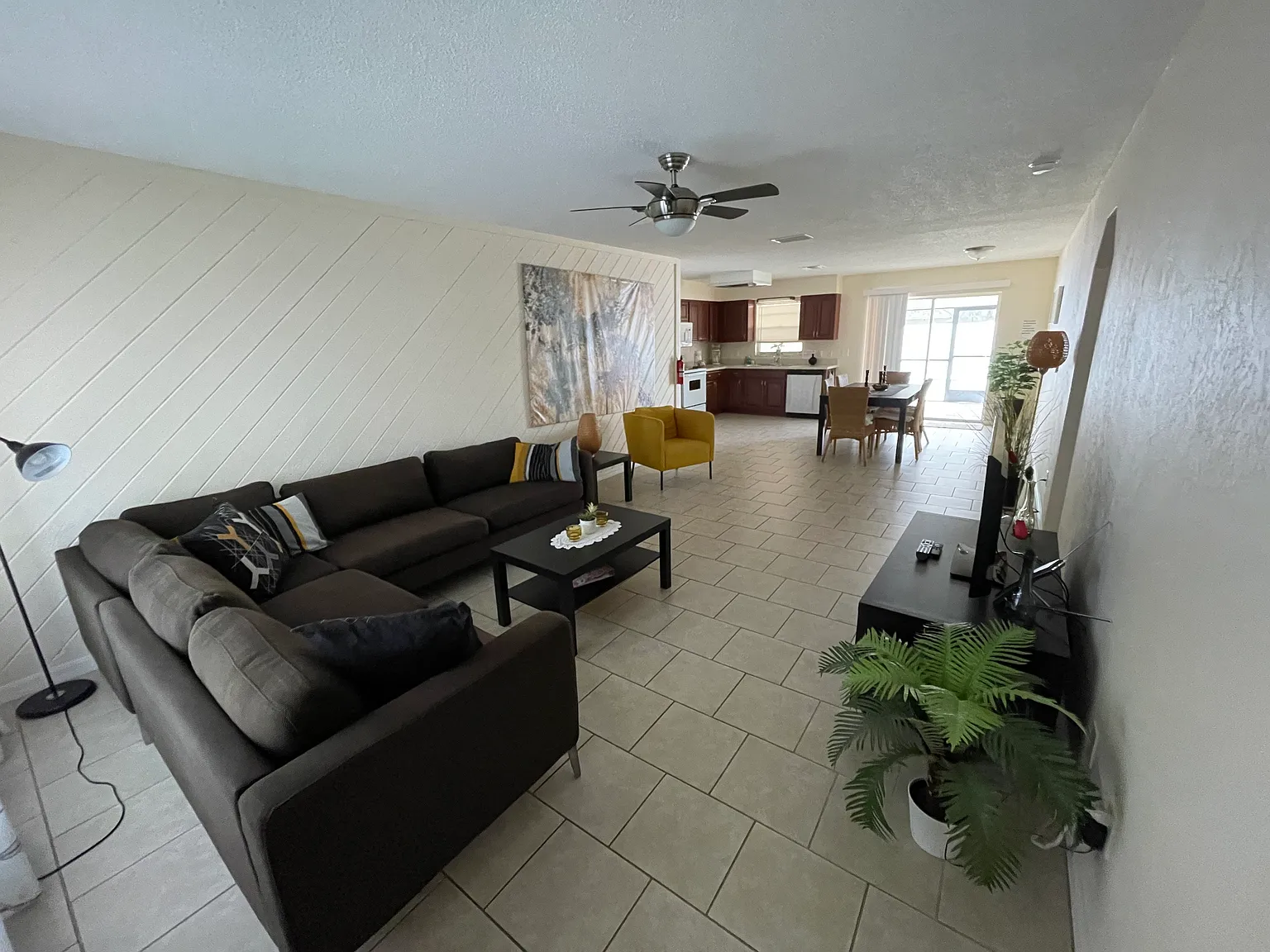 2 bed, 970 sqft, $1,800 — Photo 3