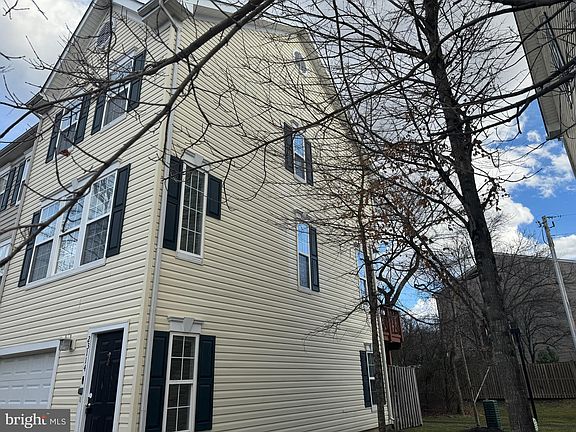 2nd image of 23114 Blackthorn Sq