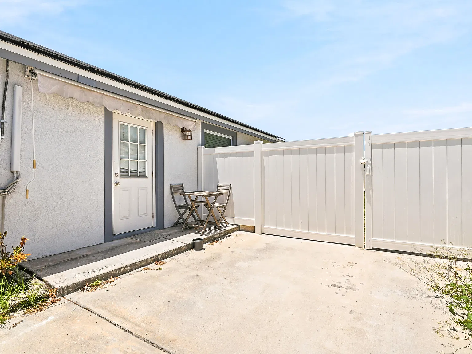 Studio, 240 sqft, $1,100 — Photo 3