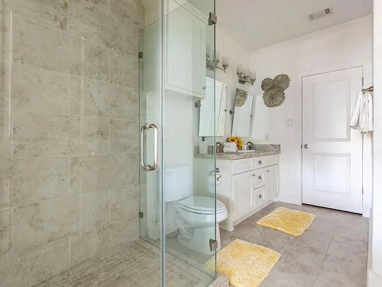 2529 Calumet St — Photo 18