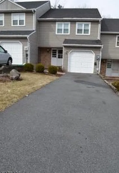 8 Stockton Ct — Photo 23