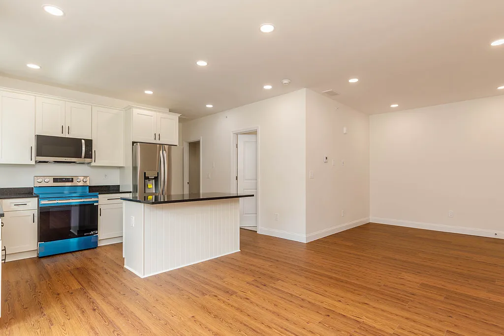 2 bed, 943 sqft, $2,550 — Photo 1