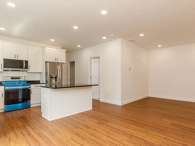 150 State Rd E #3 — Photo 1