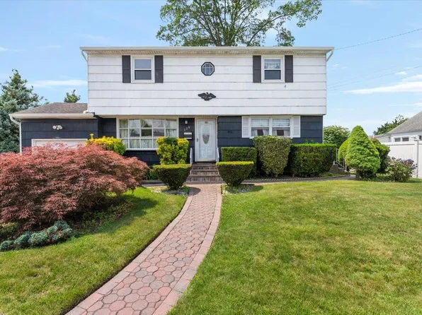 328 Oconnor Road, North Babylon, NY 11703