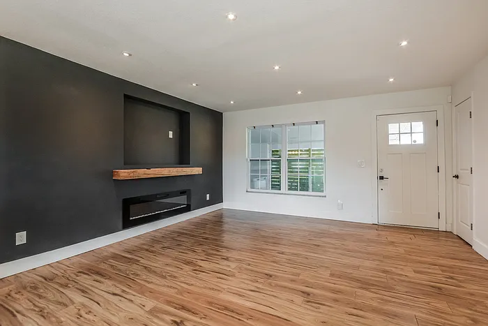744 Forester Ave — Photo 5