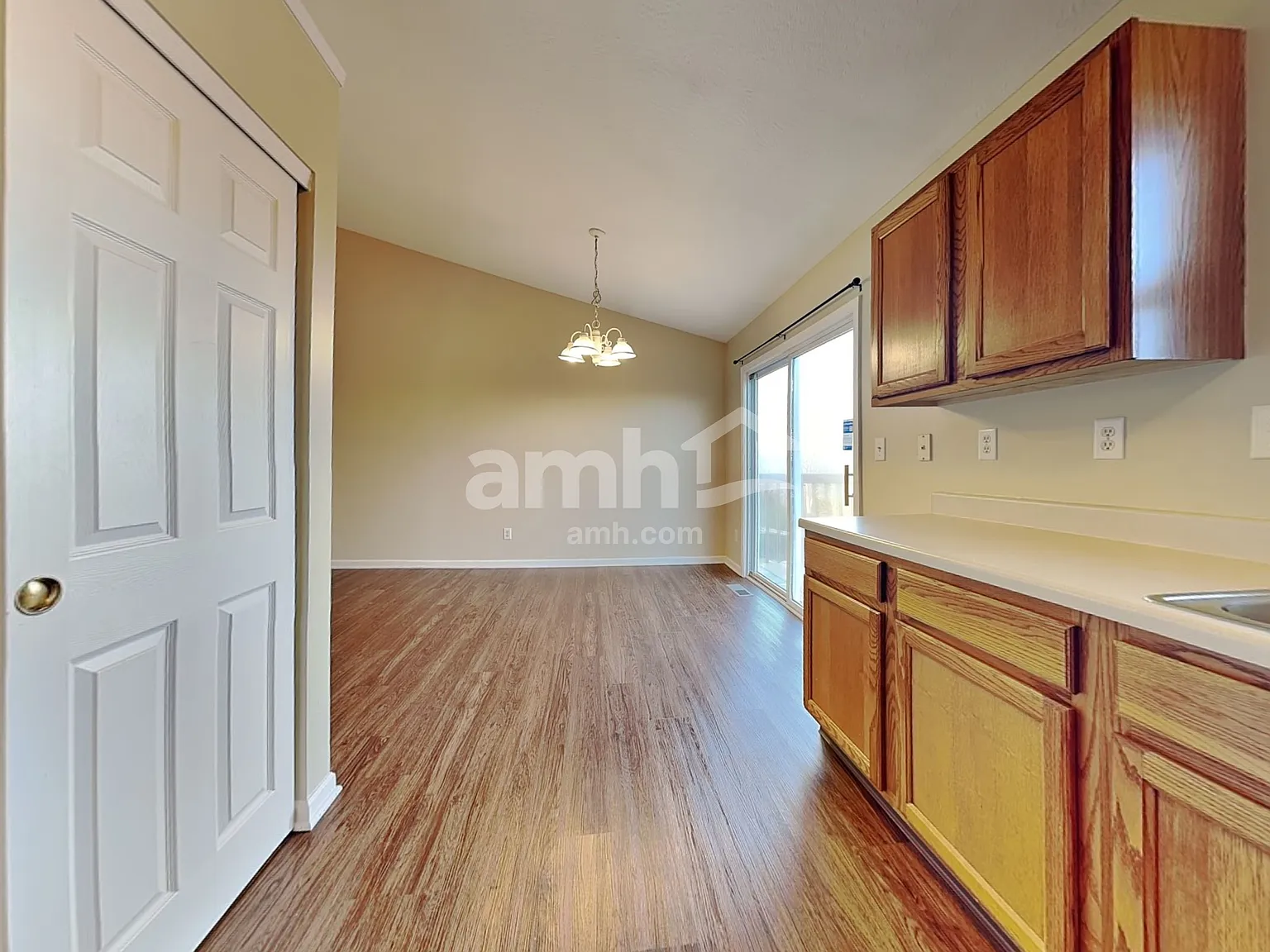 3 bed, 2.0 bath, 1444 sqft, $2,285 — Photo 4