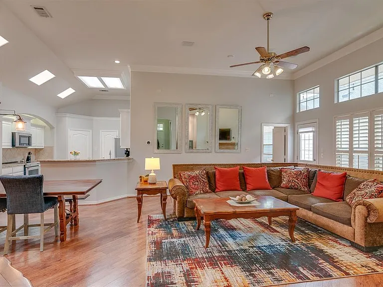 6008 Frost St — Photo 14