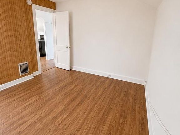 4th image of 1360 Teall Ave #2