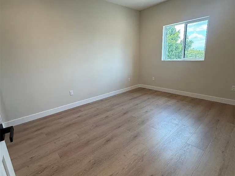 7828 Kyle St — Photo 10