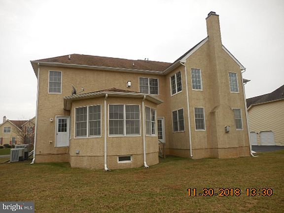 4th image of 808 Lowell Dr