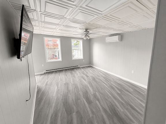 3rd image of 149 Van Rensselaer St APT 2