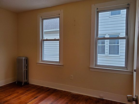4th image of 71 Willis St